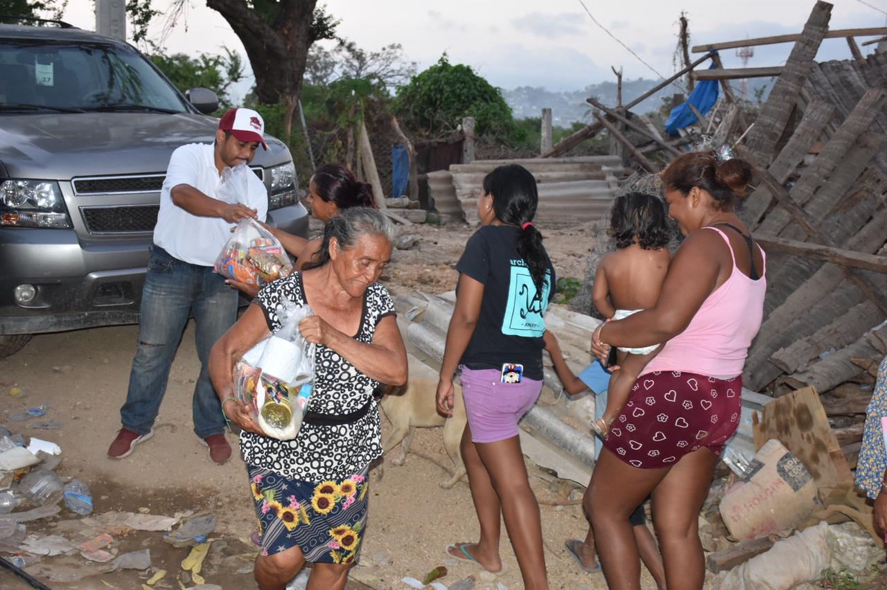 Hasta las colonias más apartadas llega la mano solidaria de Jacko Badillo