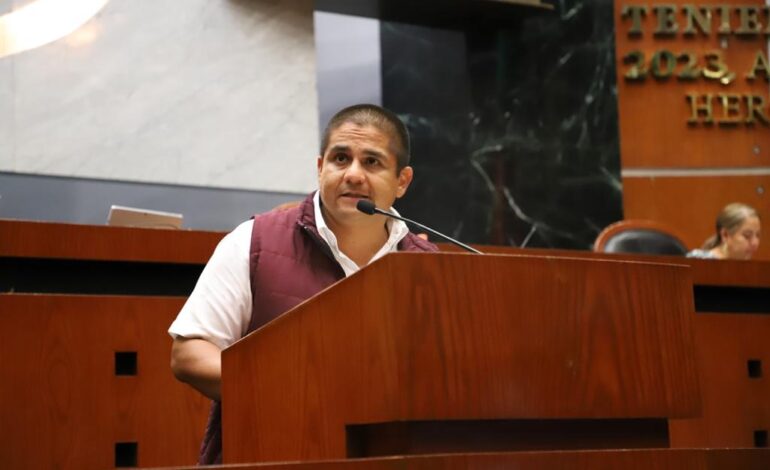 Histórica reforma del Congreso de Guerrero para decidir apellidos de los hijos