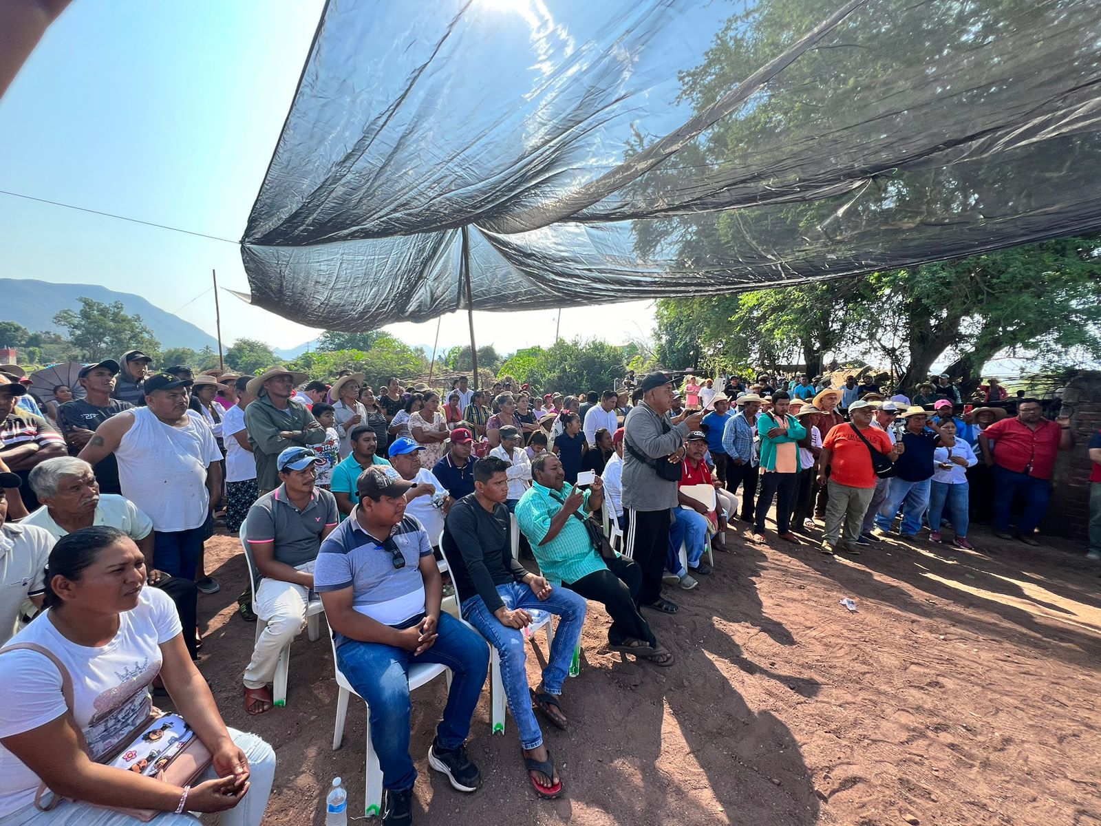 Logran acuerdos autoridades estatales, municipales y sociedad civil de Tierra Caliente, para activar tramos carreteros afectados por el huracán “Otis”