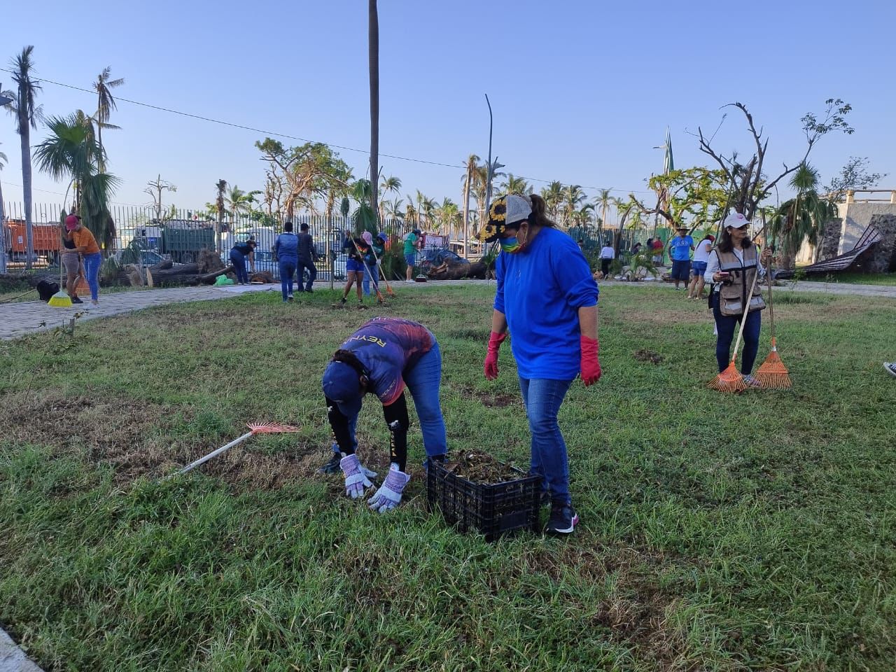 Cientos de ciudadanos acudieron a la jornada de limpieza del Parque Papagayo