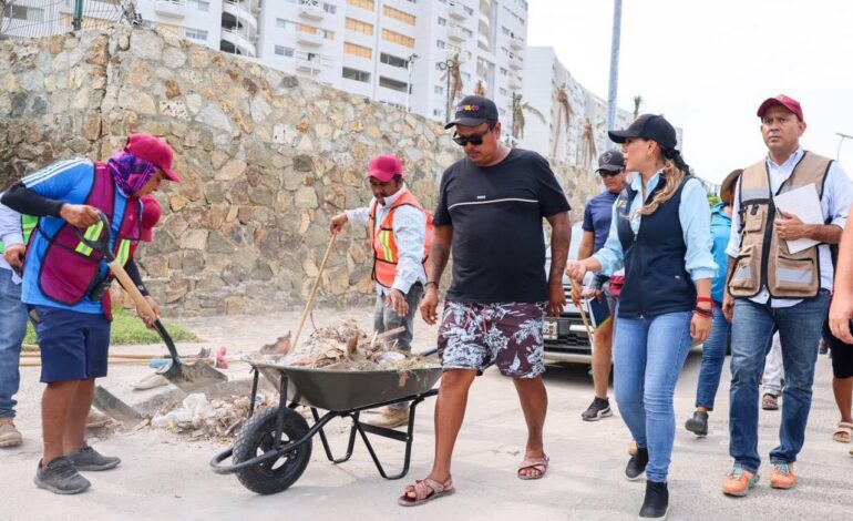 Recorre Evelyn Salgado la avenida Costera Las Palmas y supervisa las acciones de limpieza