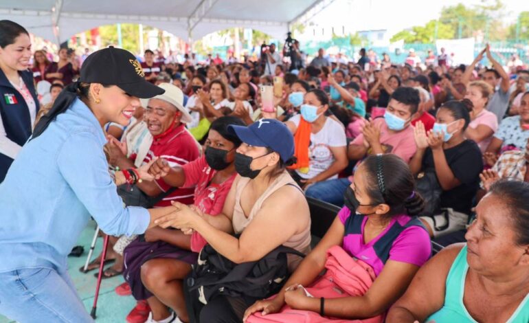 Llama Evelyn Salgado a trabajar unidos para sacar adelante a Acapulco