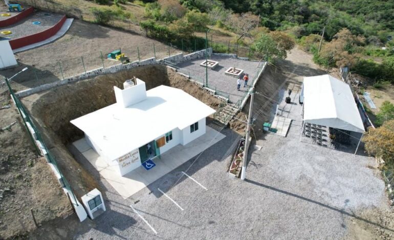 Inaugura Minera Media Luna Casa de Salud en Eduardo Neri