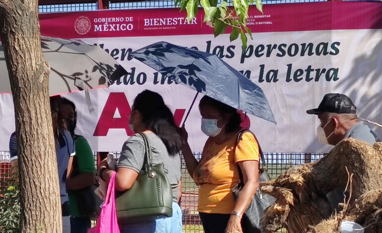 Inicia entrega de apoyos a los afectados por el huracán Otis en Acapulco y Coyuca de Benítez