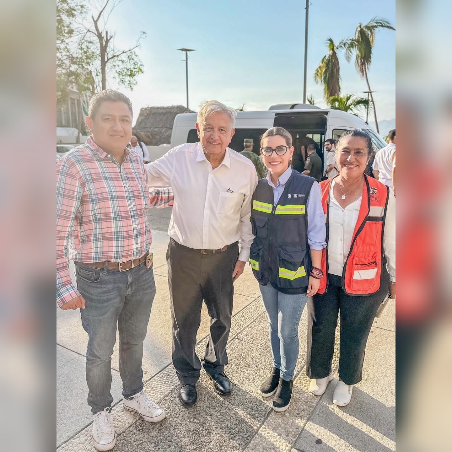 Se reúnen Evelyn Salgado y Andrés Manuel López Obrador en el Centro de Mando para la Atención de Efectos del Huracán “Otis”