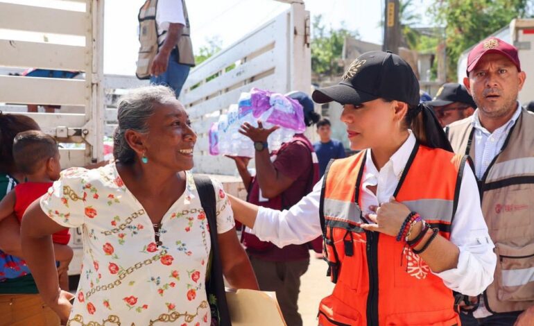 Entrega Evelyn apoyos a damnificados de la zona rural con las brigadas integrales del Gobierno del Estado