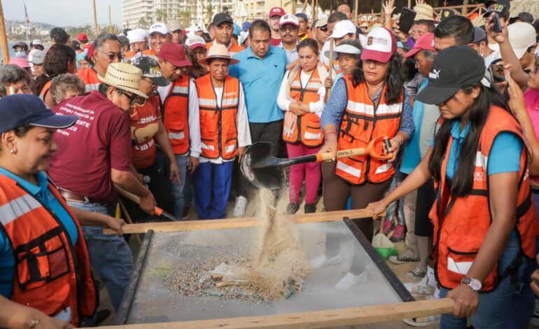 Encabeza Abelina López Rodríguez jornada masiva de limpieza en playas de Acapulco