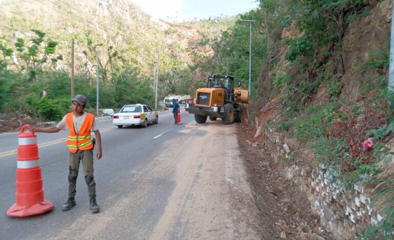 Refuerza Cicaeg trabajos en la avenida Escénica de Acapulco
