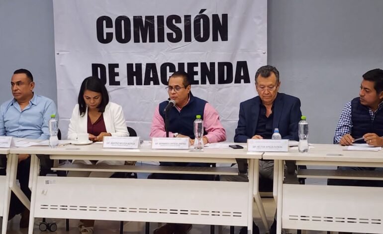Secretario de Finanzas y Administración explica ajustes al presupuesto a la Comisión de Hacienda