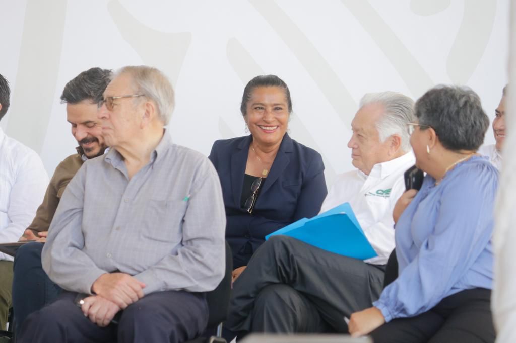 Reconoce López Obrador trabajo de Abelina López Rodríguez en Acapulco