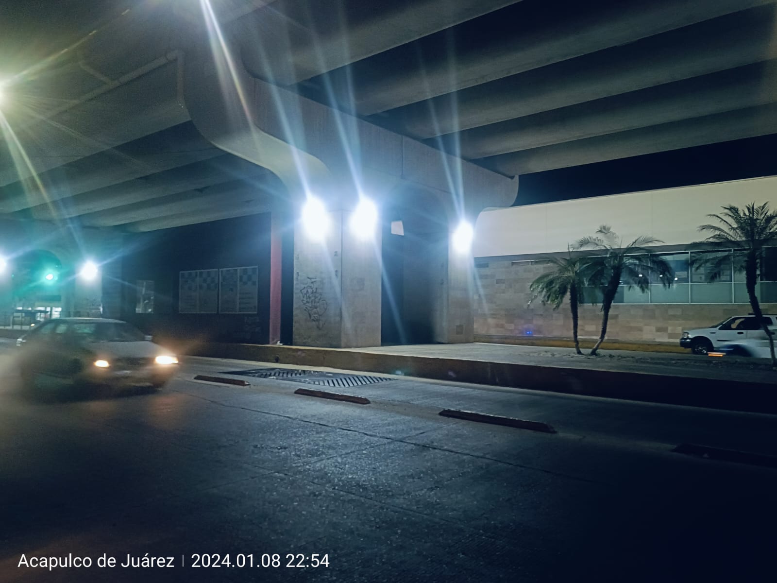 Continúa Gobierno de Acapulco con la colocación de Alumbrado Público