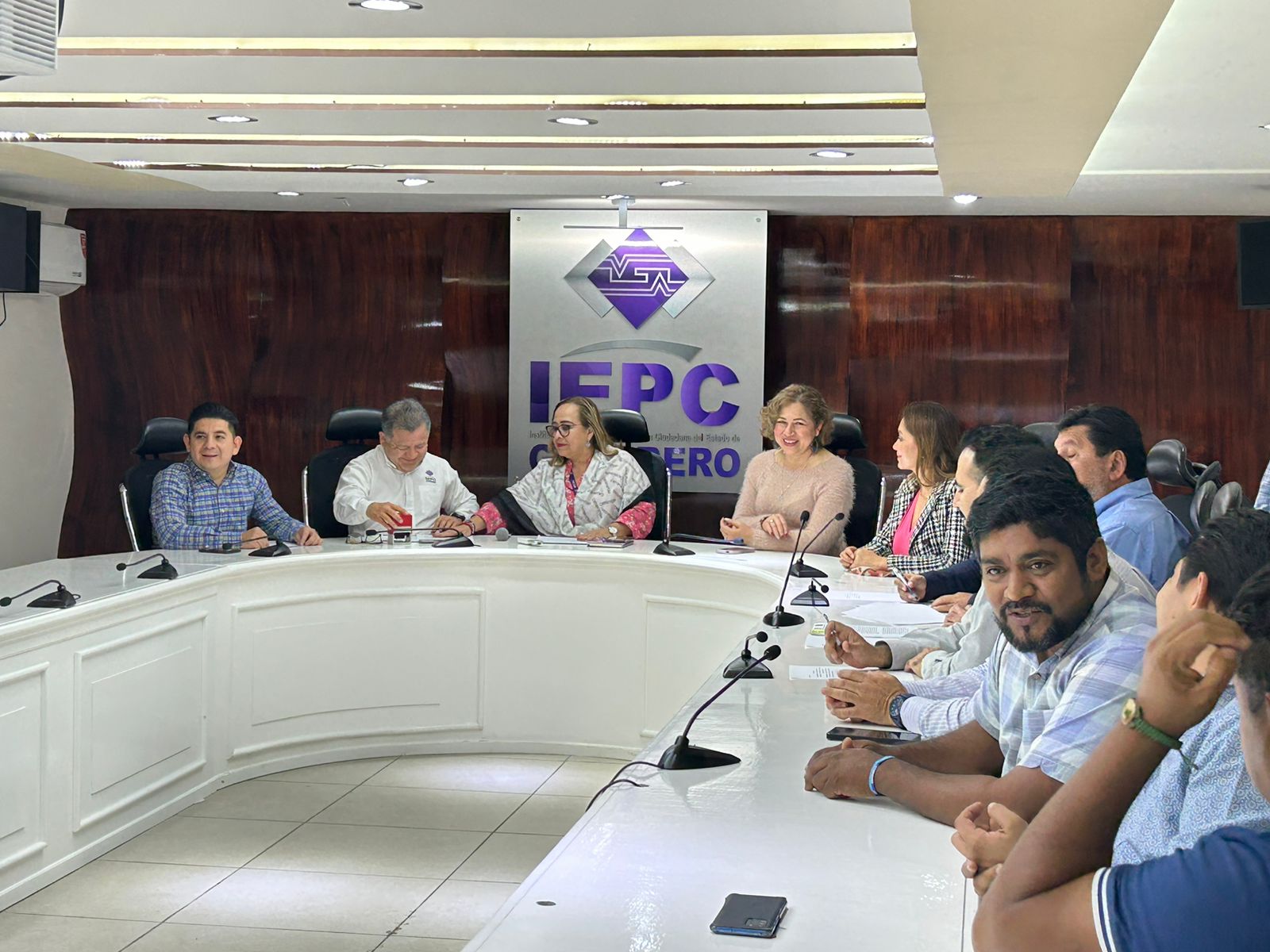 Madrugan PRI, PRD y PAN para registrar la coalición Fuerza y Corazón por Guerrero