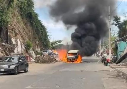 Delincuentes queman camioneta en el fraccionamiento Las Playas, Acapulco