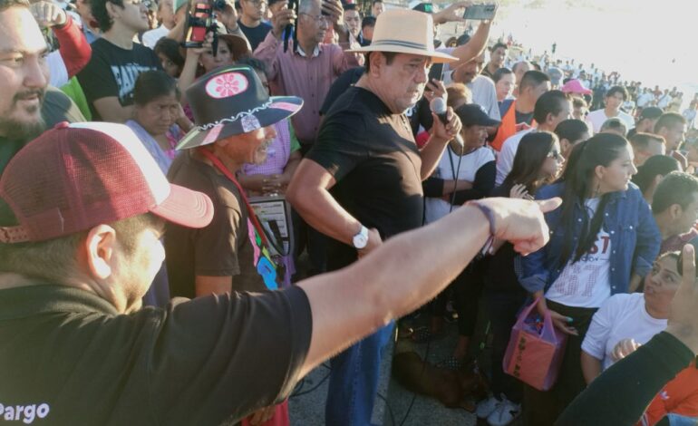 Trabajando por Acapulco festejan cumpleaños de Félix Salgado Macedonio