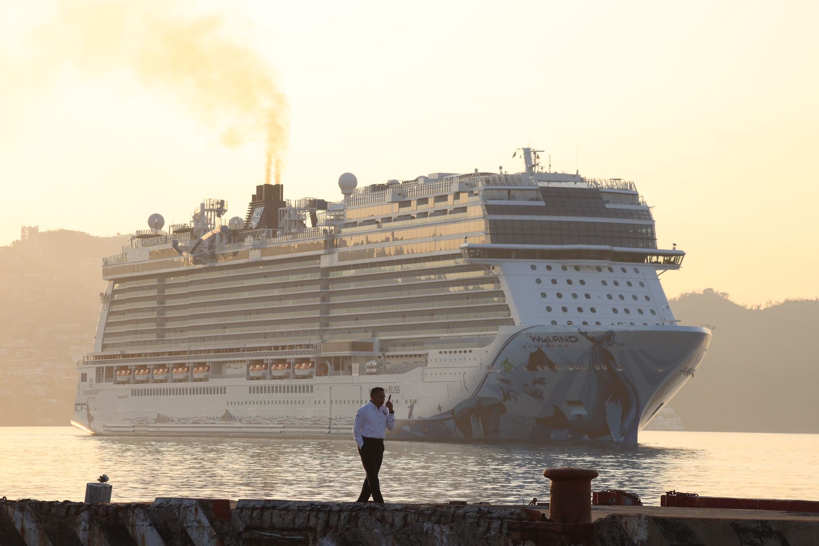 Gobierno de Acapulco y la empresa Carnival Corporation firman convenio para empleo temporal de unos 2 mil acapulqueños
