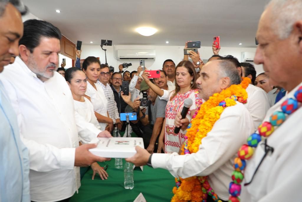 Se registra Manuel Añorve Baños como precandidato del PRI al Senado de la República