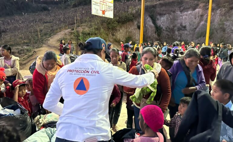 Entrega el gobierno de Guerrero apoyos a familias afectadas por la temporada invernal en la región de la Montaña alta
