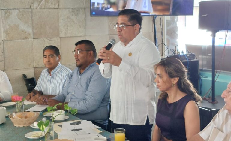 Allam Argüello levanta la mano por Acapulco, y se la levanta a Yoloczin Domínguez