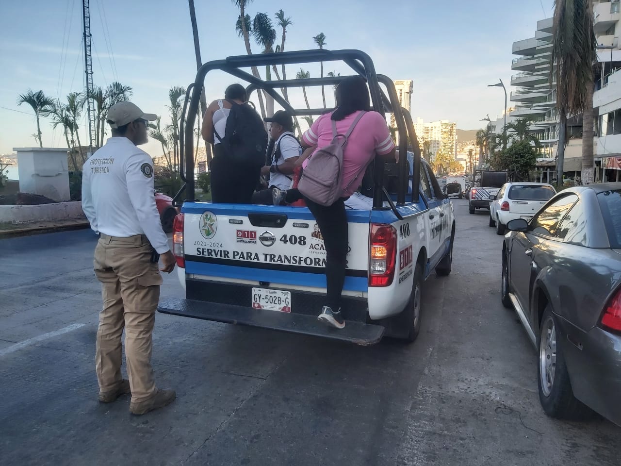 Gobierno de Acapulco brinda apoyo en el traslado de la población