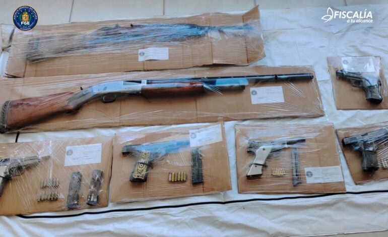 Vehículos decomisados, armas, droga, equipo táctico e inmuebles decomisados por ataque en palenque de Petatlán, Guerrero