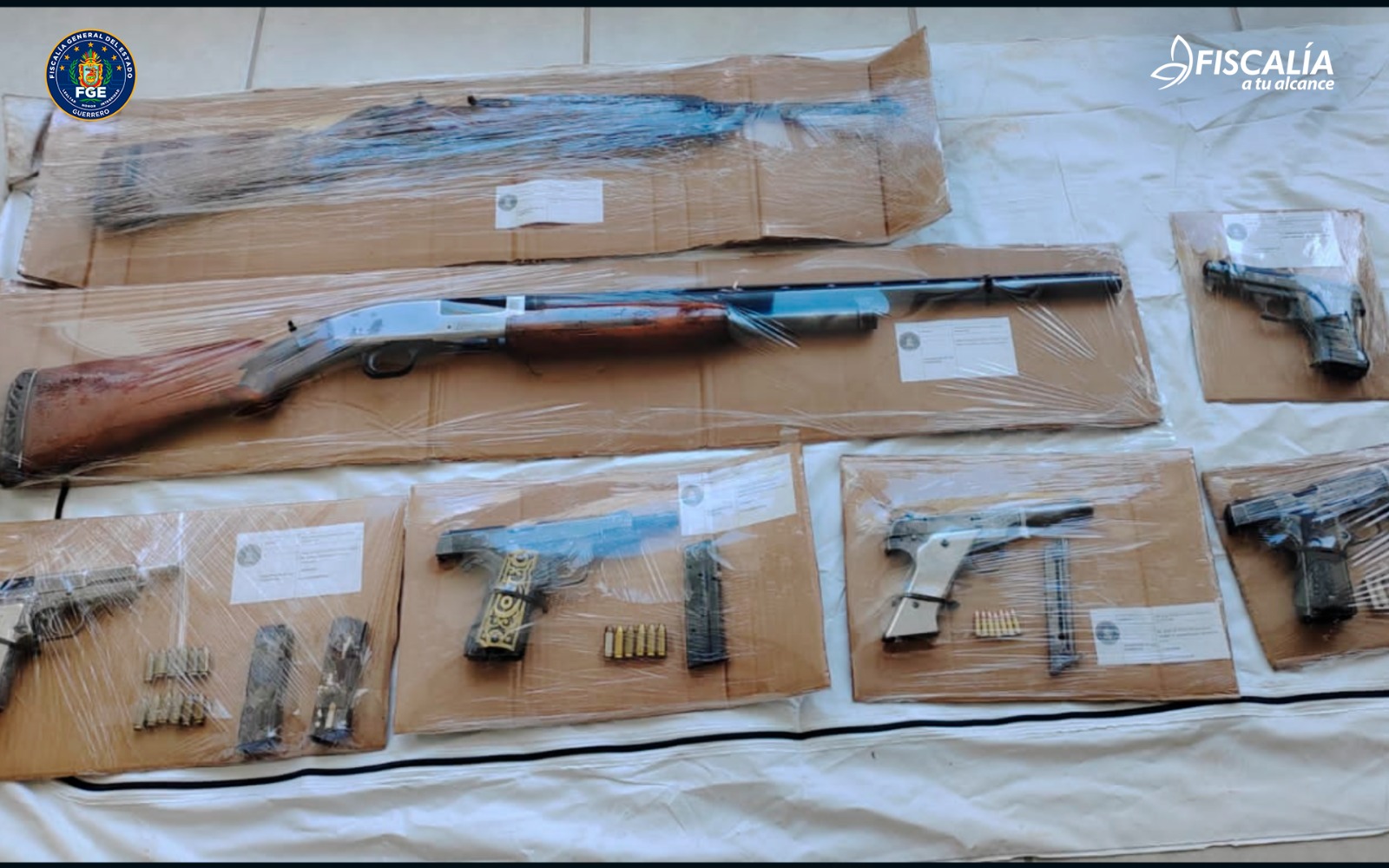 Vehículos decomisados, armas, droga, equipo táctico e inmuebles decomisados por ataque en palenque de Petatlán, Guerrero