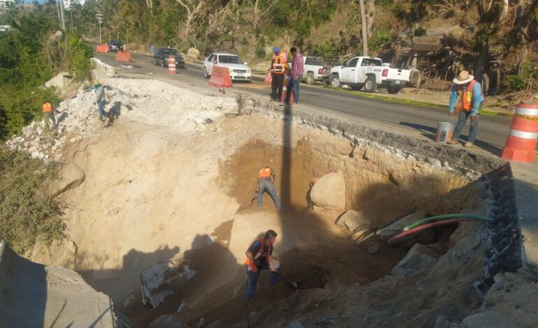 Continúan obras en la avenida Escénica de Acapulco, recomiendan a los automovilistas transitar con precaución
