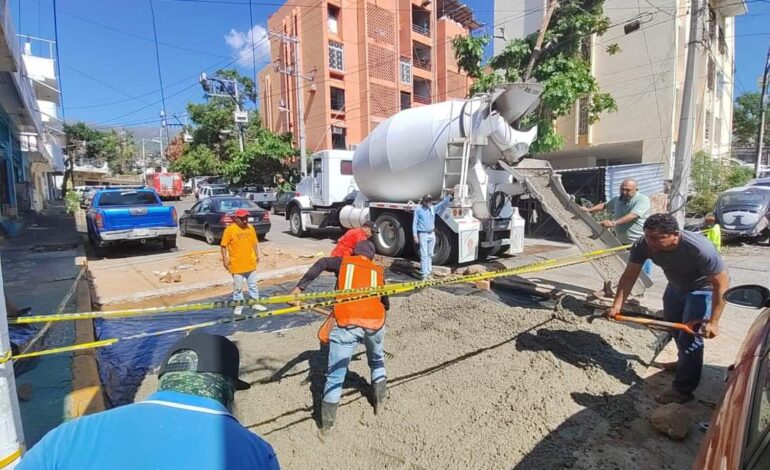 Continúa Gobierno de Acapulco con programa emergente de bacheo