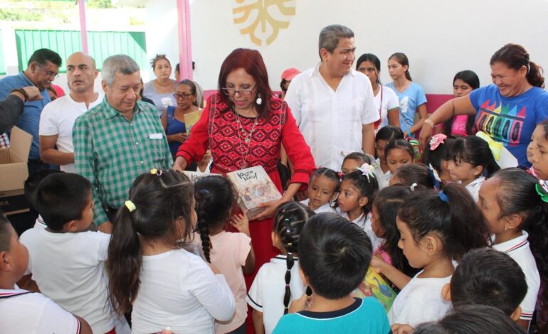 Recorren la titular de la SEP, de la SEG y el alcalde de Coyuca de Benítez, planteles educativos