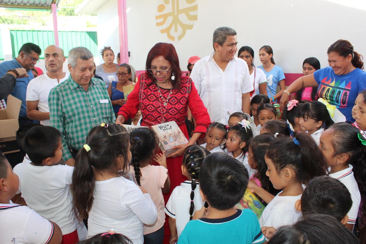Recorren la titular de la SEP, de la SEG y el alcalde de Coyuca de Benítez, planteles educativos
