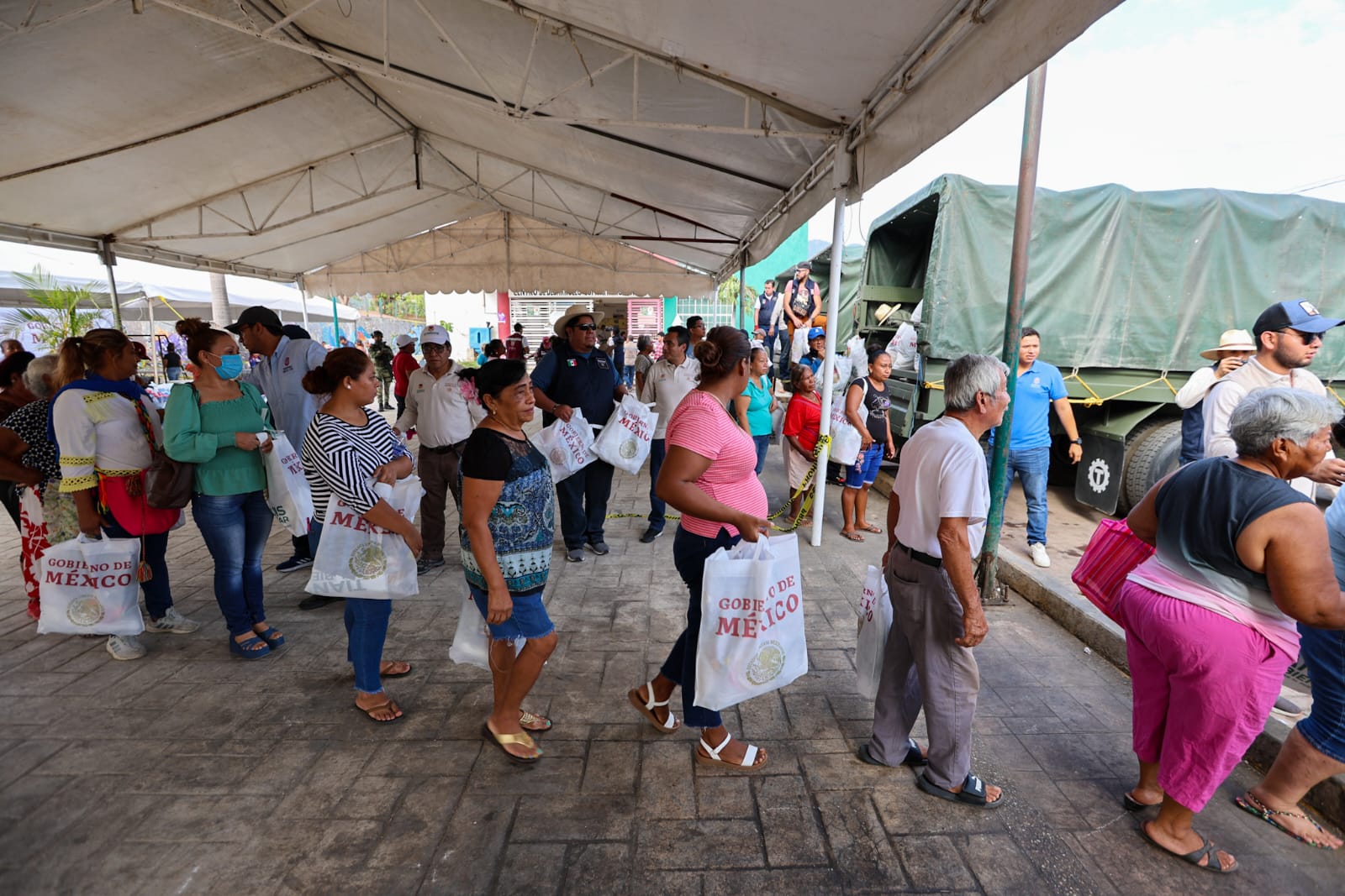 Tianguis del Bienestar llega a las colonias Llano Largo, Navidad de Llano Largo, Amalia Solórzano y Lomas del Valle en Acapulco