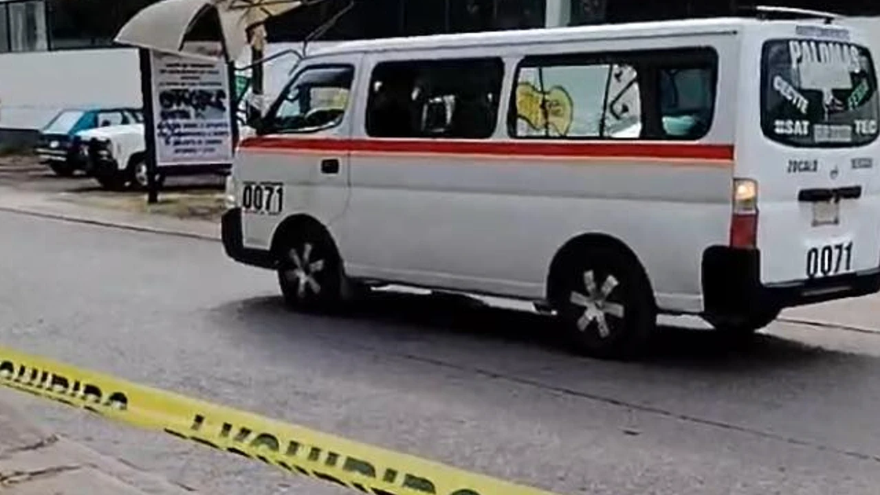En medio de crisis de transporte, asesinan a conductor de Urvan en la carretera Iguala-Taxco