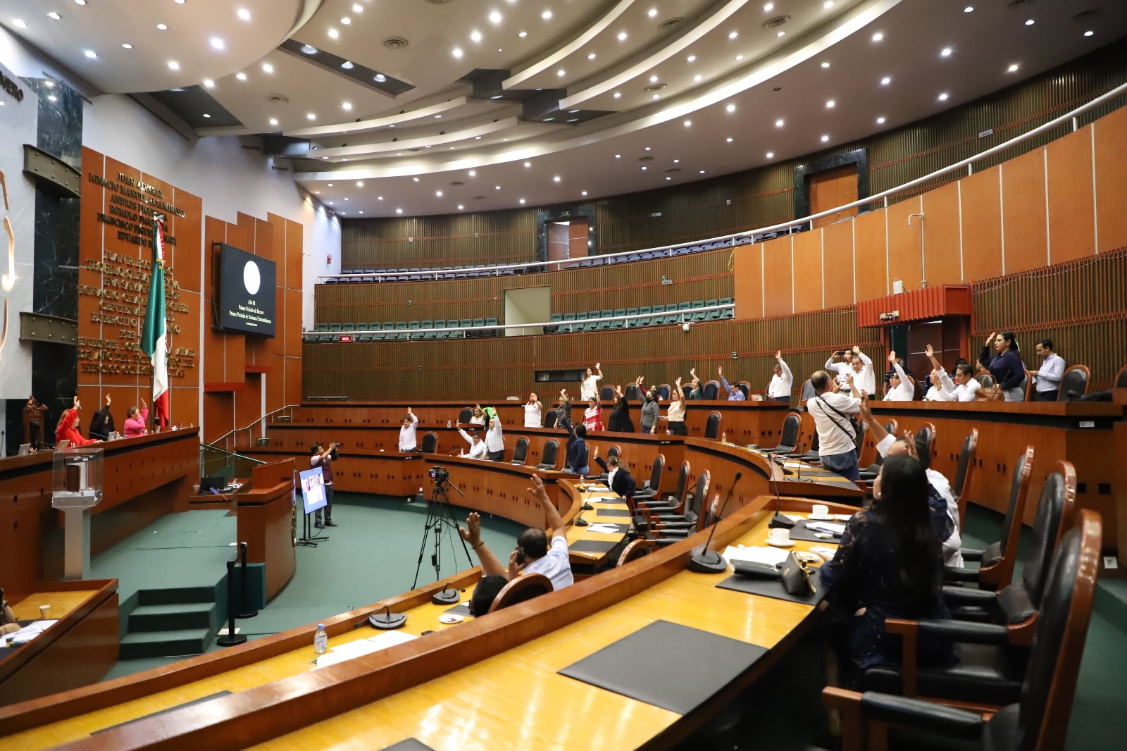 Presenta diputada Diana Bernabé Vega iniciativa para que el despojo de bienes hacía adultos mayores sea catalogado como delito de explotación financiera