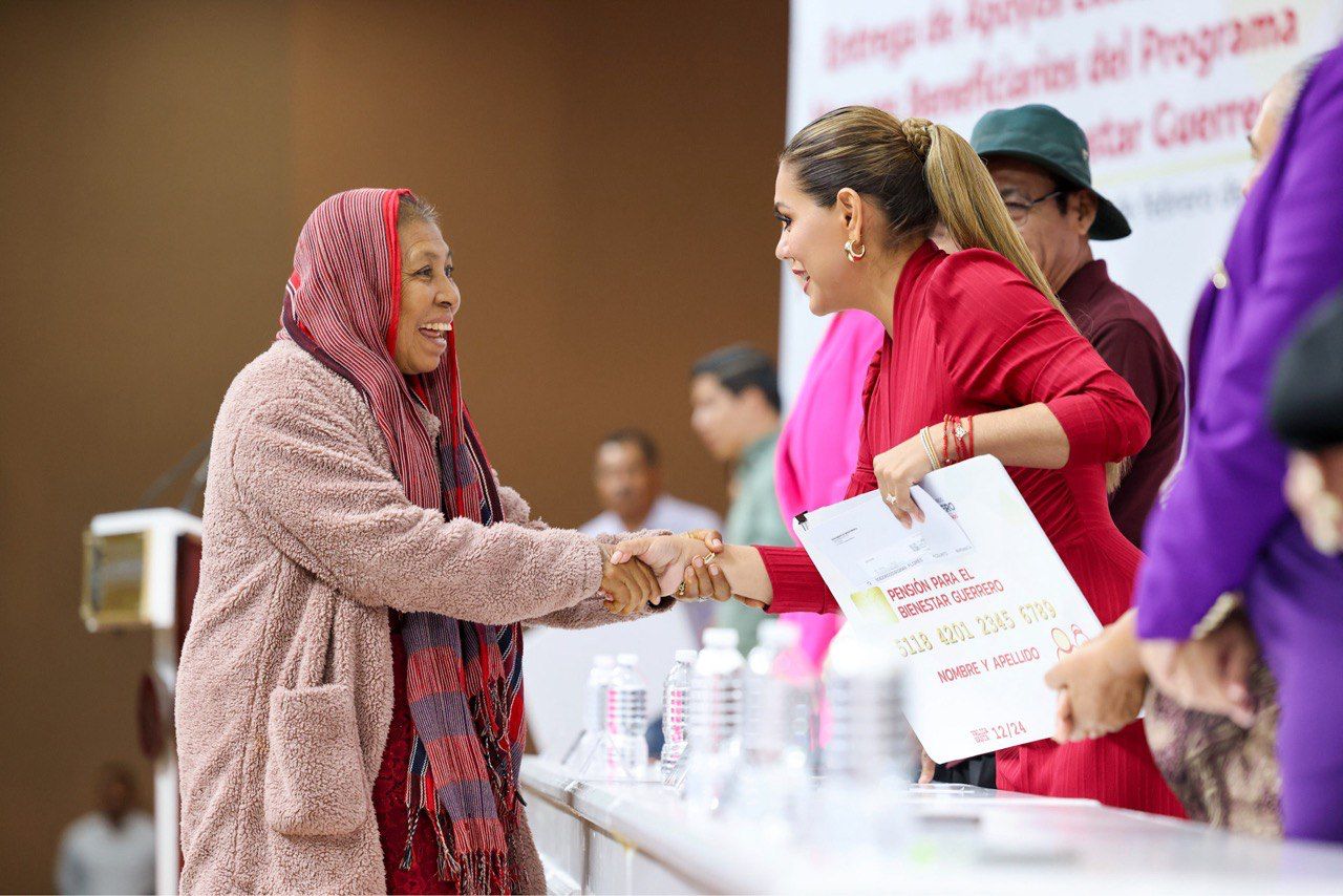 Entrega Evelyn Salgado apoyos de Pensión para Bienestar de Adultos Mayores en Guerrero