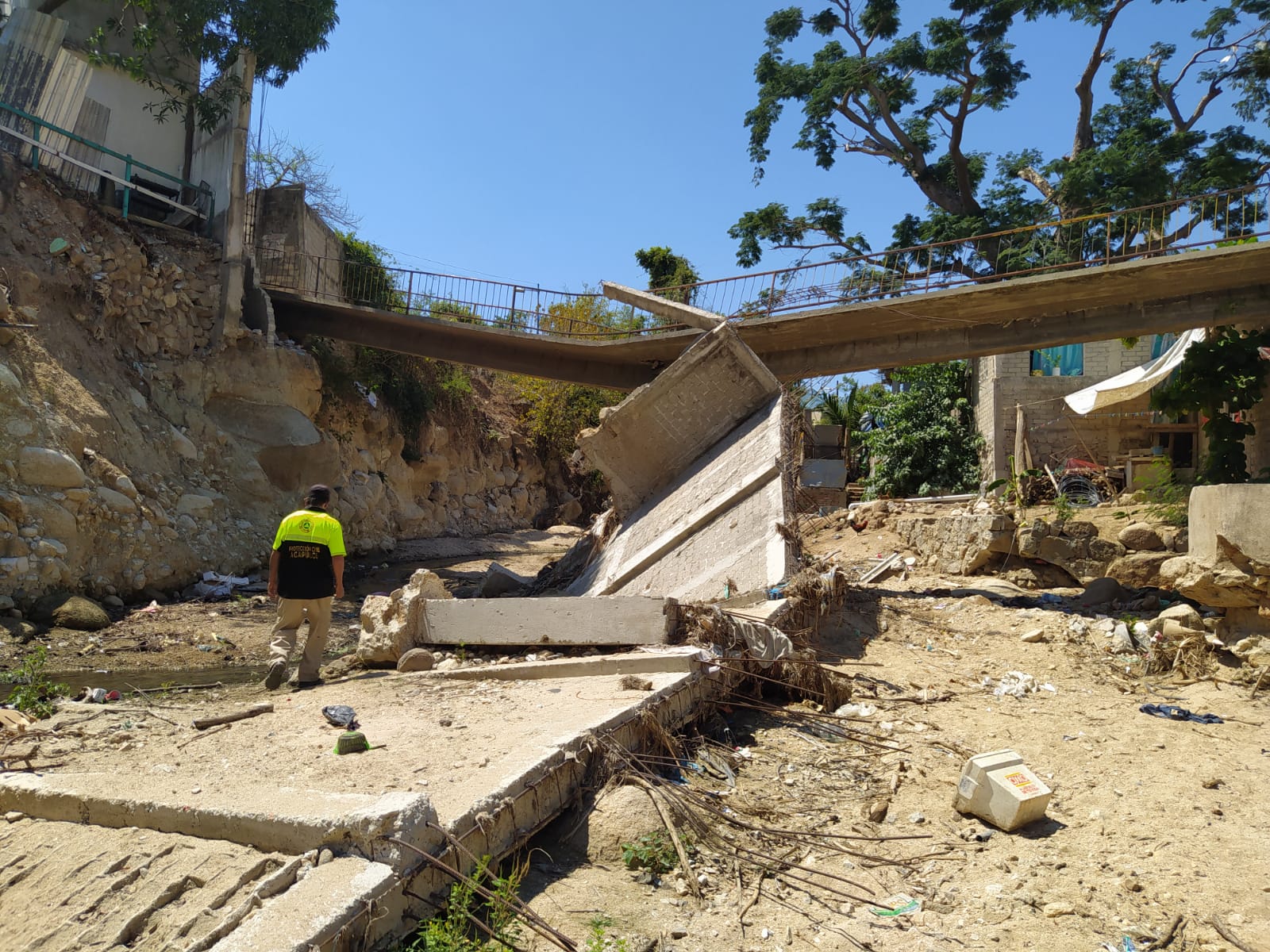 Recorre Gobierno de Acapulco cauces pluviales en colonia Fidel Velázquez
