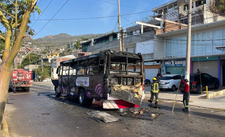 De manera parcial algunos transportistas suspenden el servicio en Acapulco ante homicidios y ataques a gremio