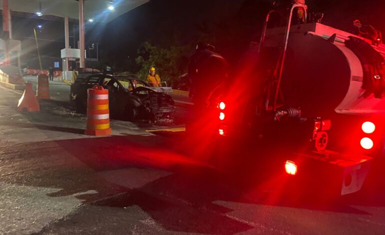 Incendian taxi del transporte público en Acapulco