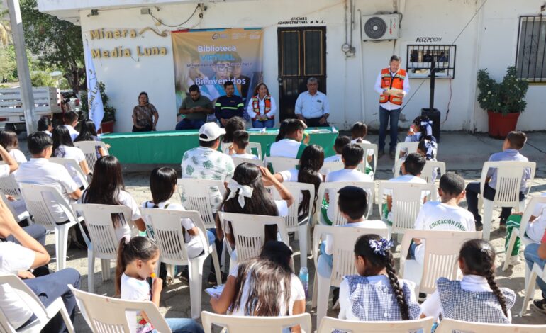 Inaugura Minera Media Luna bibliotecas virtuales en cuatro comunidades de Cocula