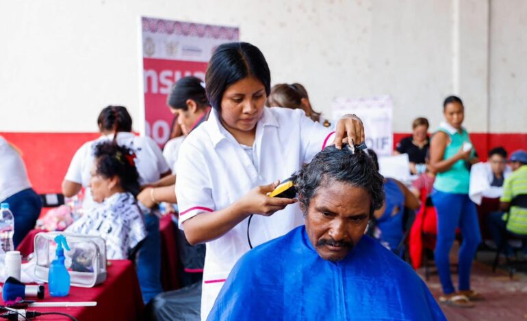 El DIF Guerrero realiza la Feria de los Servicios «Transformando Familias» en Juchitán
