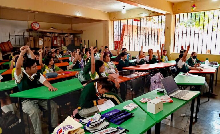 La SEMUJER realizó talleres para los jóvenes sobre prevención de la violencia, en Tlapa