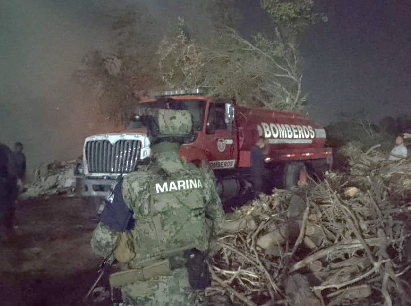 Marina, Protección Civil y Bomberos, sofocan incendio en Acapulco, Guerrero