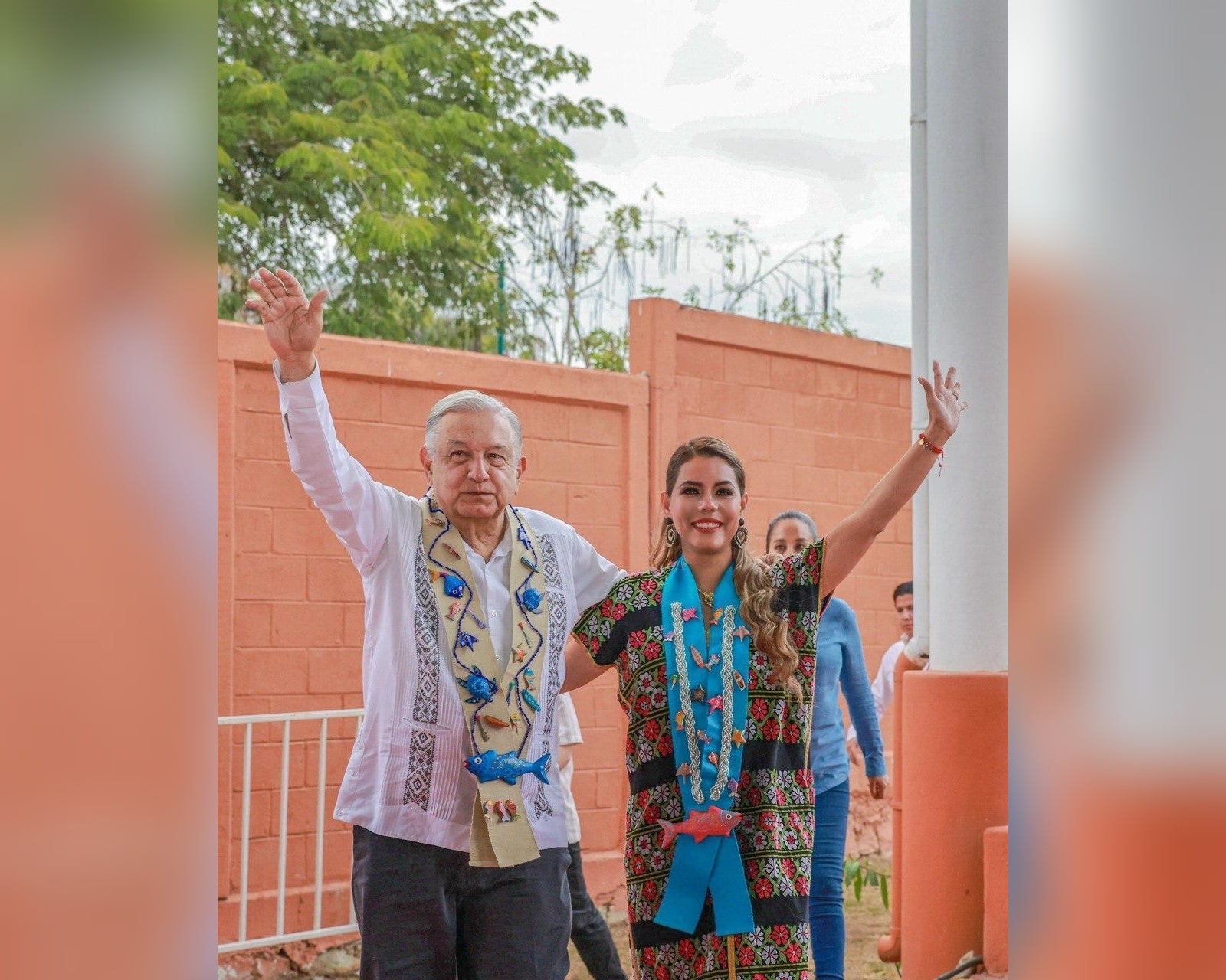 Evelyn Salgado es una buena gobernadora, gracias a su voluntad política logró la pensión universal para personas con discapacidad: AMLO