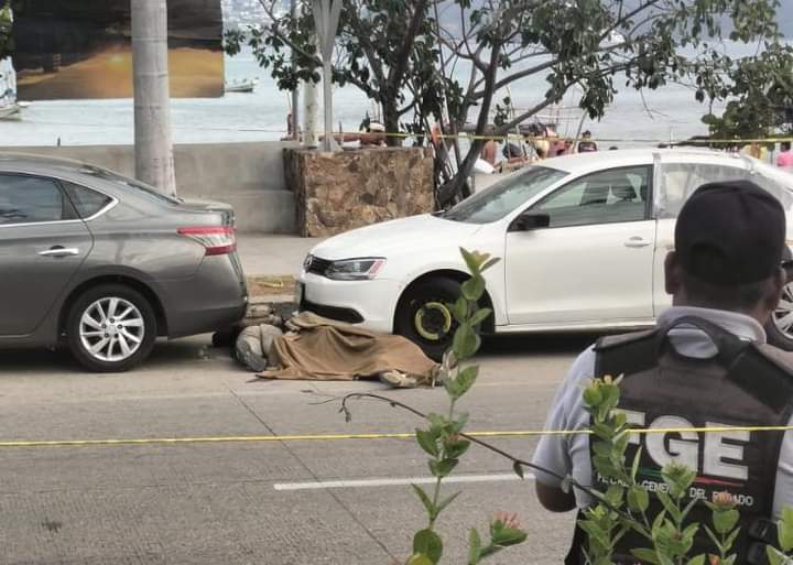 Pese a despliegue de seguridad de la Marina y a minutos que comenzara festival, asesinan a dos hombres jóvenes en Acapulco