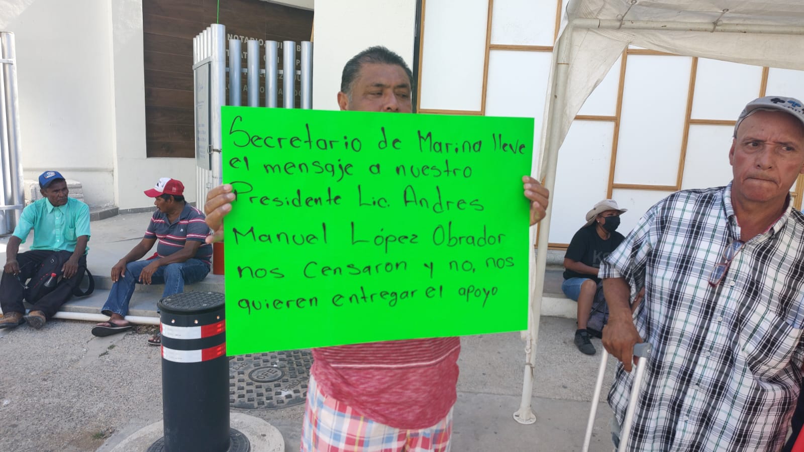 Con marcha pacífica piden al presidente Andrés Manuel López Obrador que cumpla su compromiso de apoyar a afectados por Otis