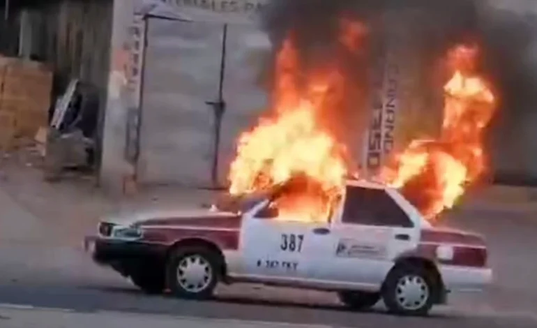 Un taxi incendiado, al menos dos muertos y un herido dejan diversos ataques armados a transportistas de Chilpancingo