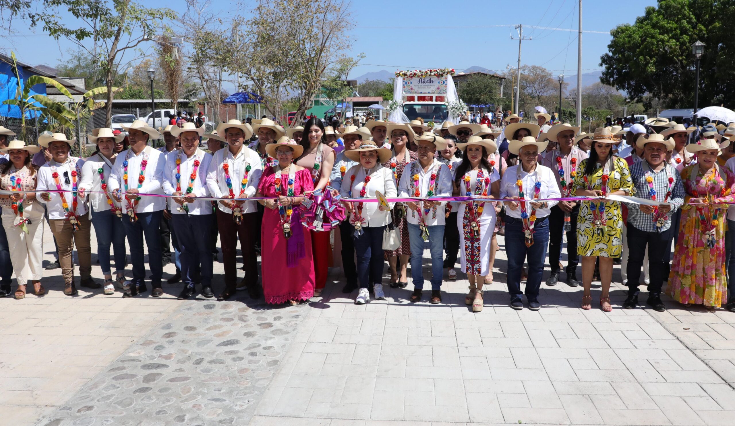 Asiste el Senador Manuel Añorve a la inauguración de la Feria del Gallo en Cutzamala