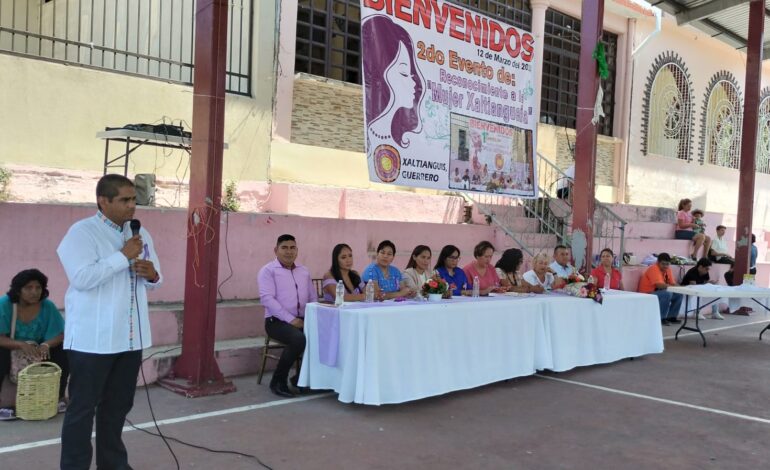 Amplio reconocimiento al sector femenil concede el diputado Jacko Badillo