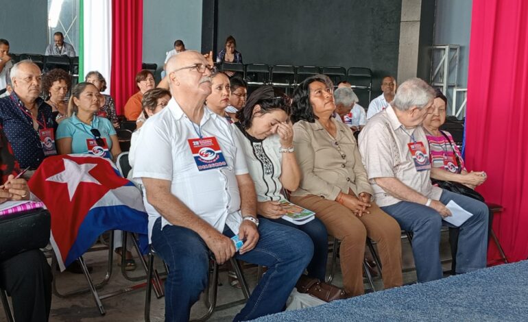 A normalistas de Ayotzinapa hay que «escucharlos» por encima de los reclamos al Gobierno: Abelina López