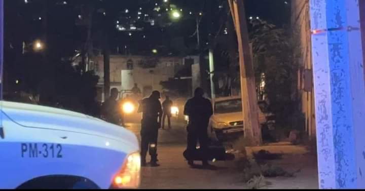 Dejan cadáver envuelto en plástico en la exzona de tolerancia de Acapulco