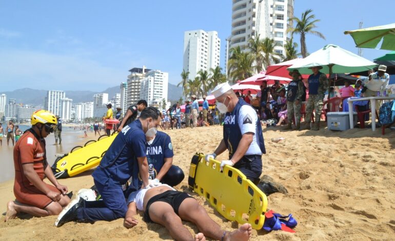 Marina realiza ejercicios de rescate en la mar y demostración anfibia en el puerto de Acapulco