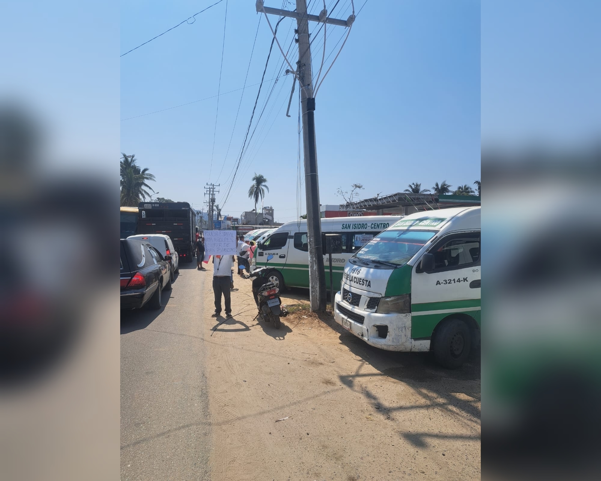 Protestan operadores de Urvans de la zona poniente de Acapulco
